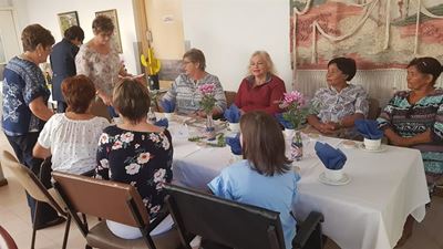 Teepartytjie vir sypaadjies by Bellinghanhof