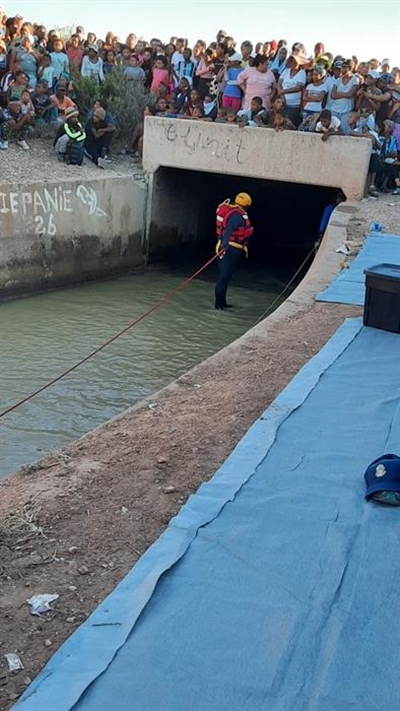 Meisie verdrink in kanaal