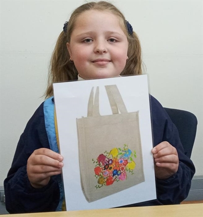 Meisie (10) help om omgewing te bewaar