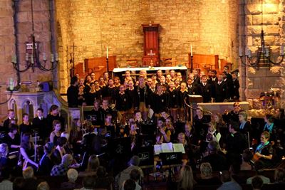 Extravaganza met skool-ensemble en orkes