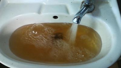 Heidelbergers bekommerd oor bruin water