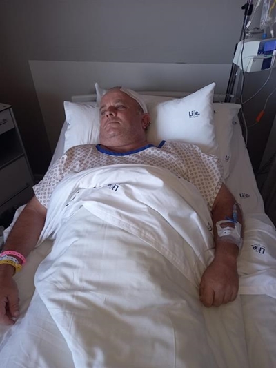 Bosbou-slaner moker polisie tot in hospitaal