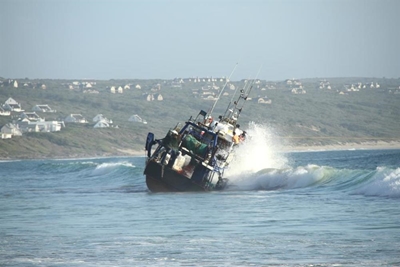 Mossel Bay NSRI in trawler rescue