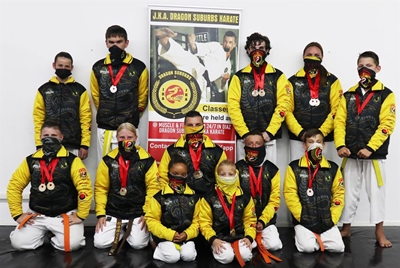 Karatekas spog met 24 medaljes