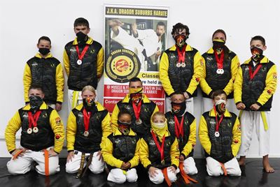 Karatekas spog met 24 medaljes