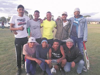 Kielie maak dit drie in 'n ry by krieketfees