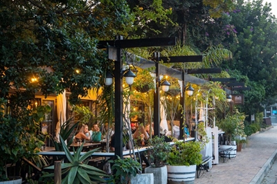Free summer pavement permits for eateries