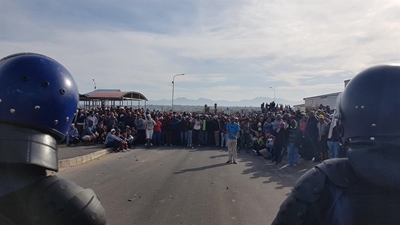 Talks halt protests
