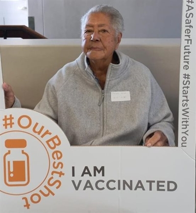 100-year-old 'foodie' receives the jab