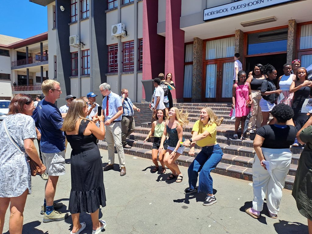 Hoërskool Oudtshoorn 2023matrieks vier uitslae Oudtshoorn Courant