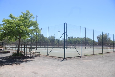 Hulp met tennisbane