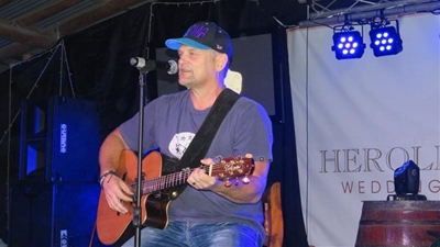 Steve Hofmeyr veg vir konsert in George