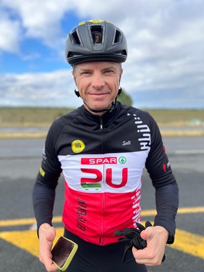 Elvis Blue op pad na Graaff-Reinet toe - op 'n fiets