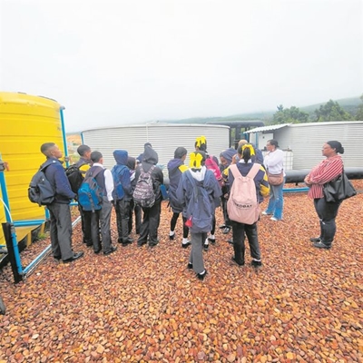 Kretzenshoop Primary pupils learn about water purification