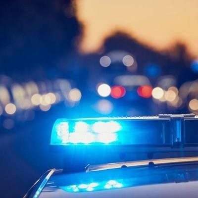 Twee dood, een in hospitaal na voertuig voetgangers tref