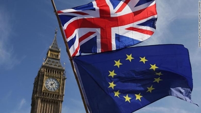 UK expats count Brexit impact as banks shut accounts