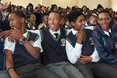 Die skrif is aan die muur: Afrikaans is kosbaar