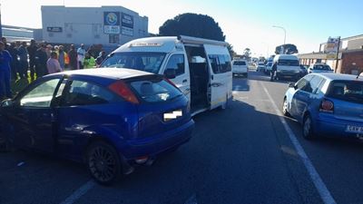 Three-car accident in Nelson Mandela Boulevard 