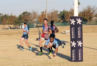 Oud-Mosselbaaier woel steeds op die rugbyveld