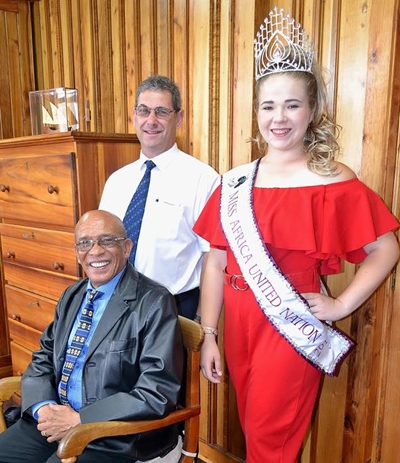 Municipality, young woman collaborates