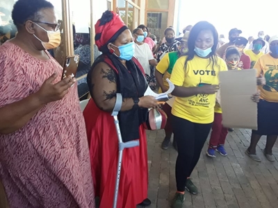 Patients with no patience protest against hospital