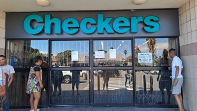 Checkers-werknemers ontevrede oor senior bestuurslid terugkeer na werk