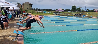 Master swimmers enjoying gala at Glenwood