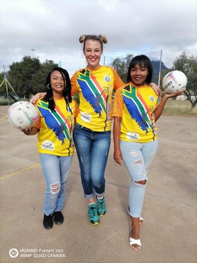 Narsingstraat Primêr-onnies vier Netbal Vrydag