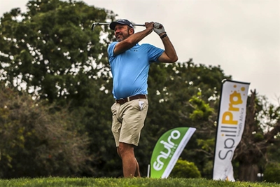 Golfers club together for animals