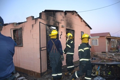 Opvolg: Huis brand in Rosebank