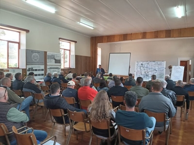 Tyd vir koppe bymekaar sit  by NG-kerk saal Herold