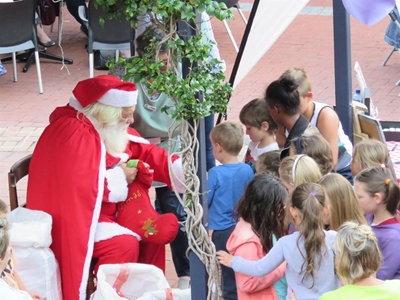 Carols and candles usher in Christmas