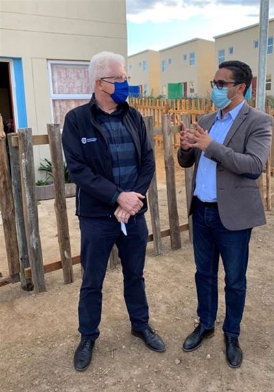 Winde and Simmers visit Garden Route housing projects