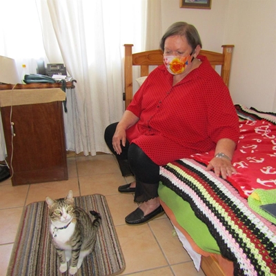 Kat kry nuwe tuiste by bejaarde inwoners