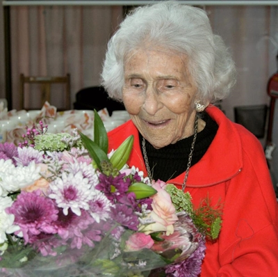 Tannie Ola vier 100 jaar