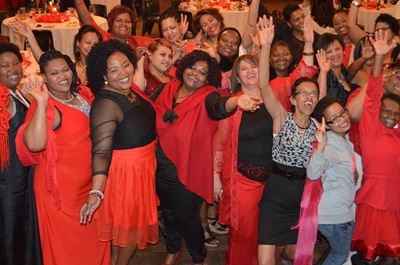 Divas dazzle with diamonds for good cause