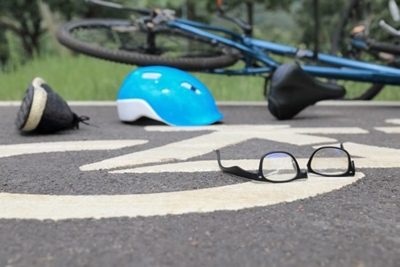 4 children injured after motorcyclist ploughs into them
