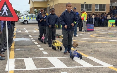 Kinders leer 'bestuur'