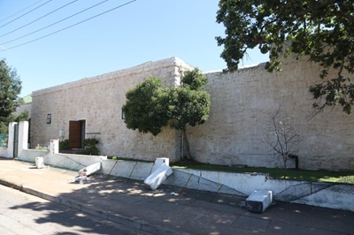 Kwaaddoeners verrig skade by historiese gebou