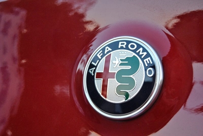 Alfa Romeo thumbs-up small SUV positioned below Tonale