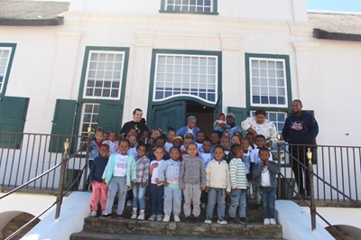Khanyisa kids light up Reinet House with joy and song