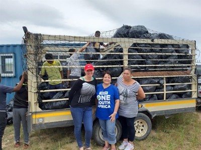 Hoekwil residents clear up illegally dumped rubbish