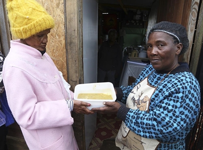 Kos stroom in vir Becca's Soup Kitchen
