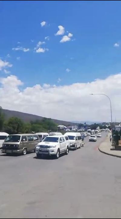 Three vehicles in accident on N9 between Aberdeen and Graaff-Reinet 