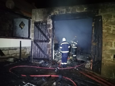 Gesin ontsnap terwyl huis brand