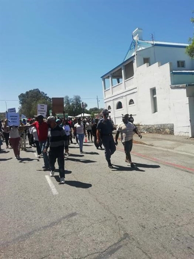 Duisende inwoners betoog in Cradock