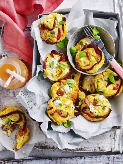 Crustless bacon and tomato quiches