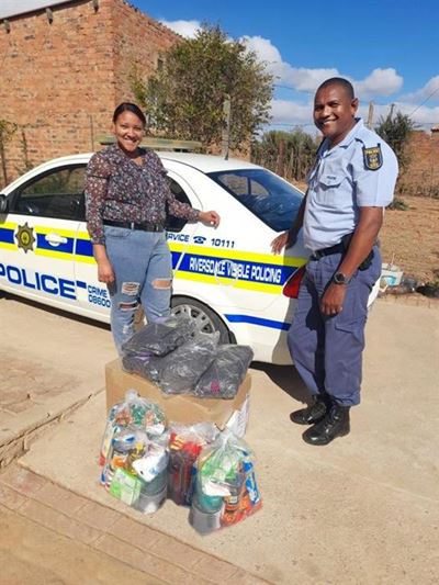 Geskenkpakke vir behoeftiges