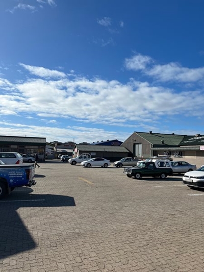 Twee in hegtenis ná vuurwapen in parkeerterrein gevuur word