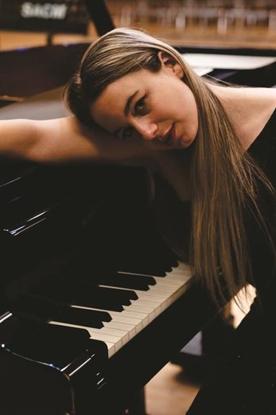 Rising star pianist closes a musical season
